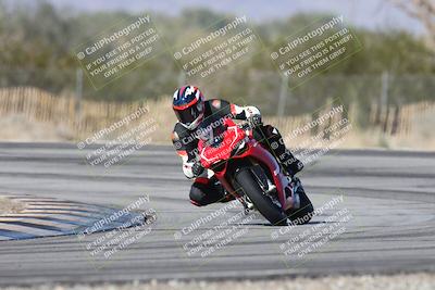 media/Dec-01-2025-Moto Forza (Mon) [[2daa91e15f]]/1-Advanced Group/Session 3 (Turn 3)/